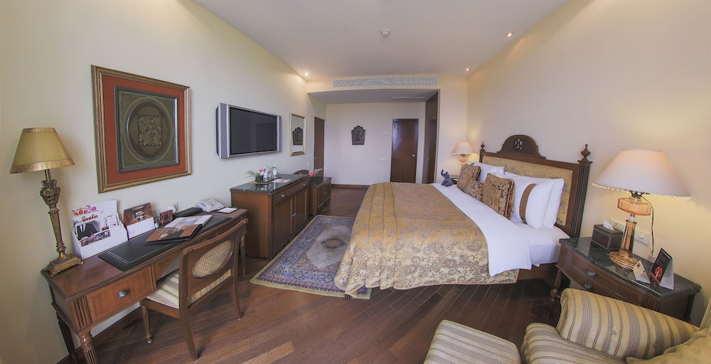 THE LALIT MUMBAI 19/67