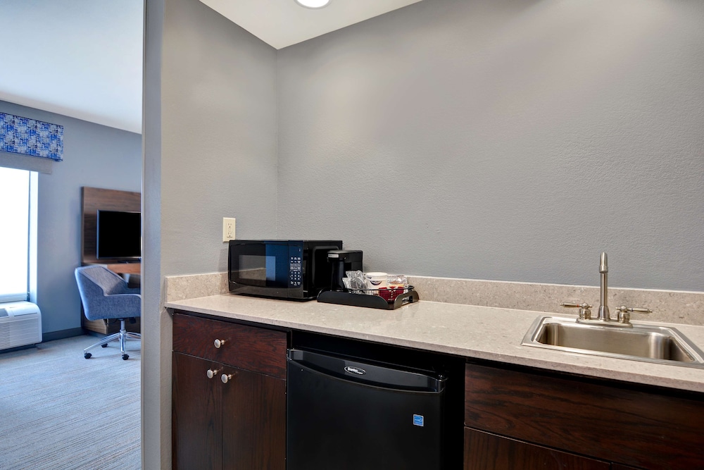 Hampton Inn and Suites Clearwater/St. Petersburg-Ulmerton Road 50/52
