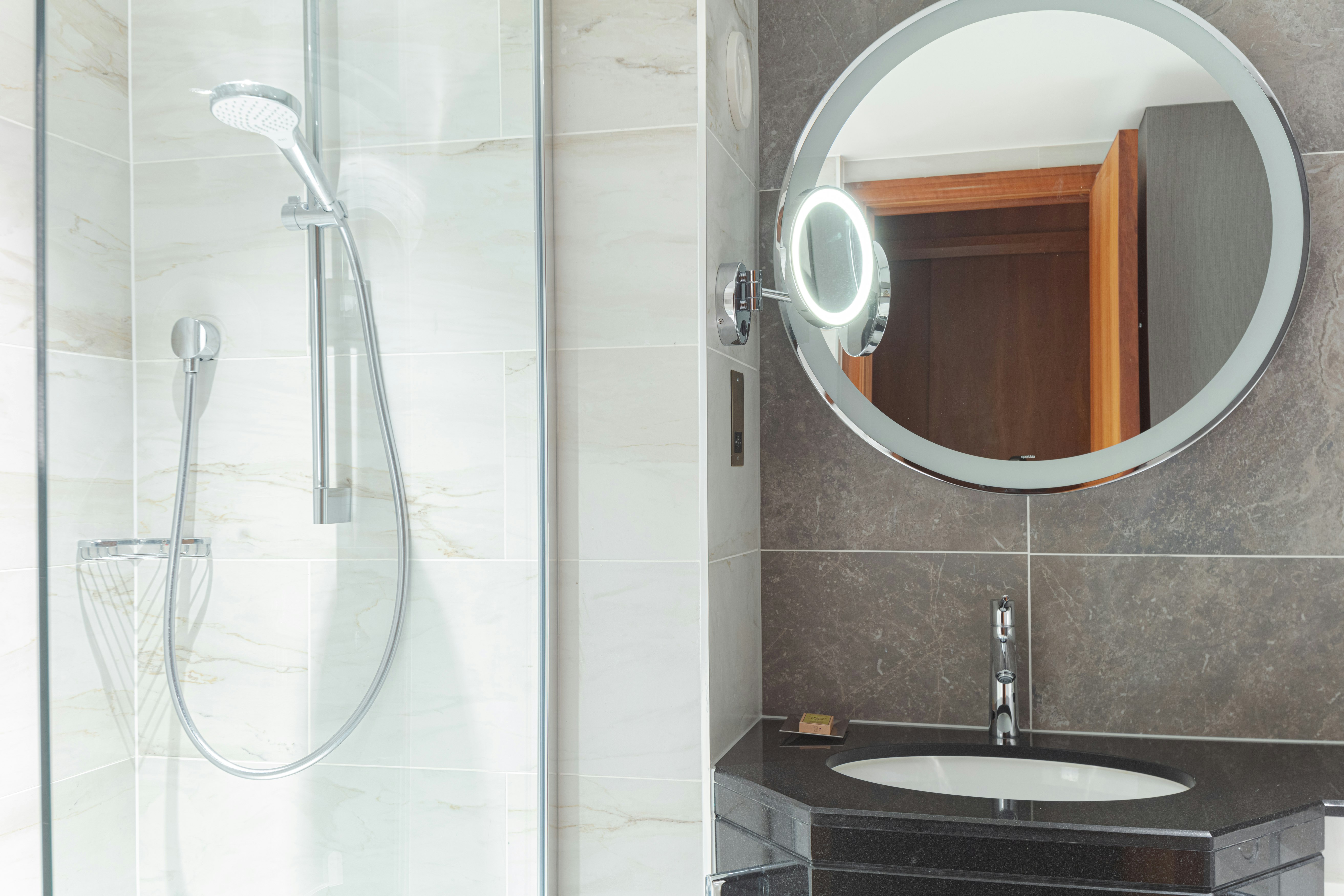 غرفة ديلوكس بسريرين مزدوجين بإطلالة، Hilton Belfast 7/8