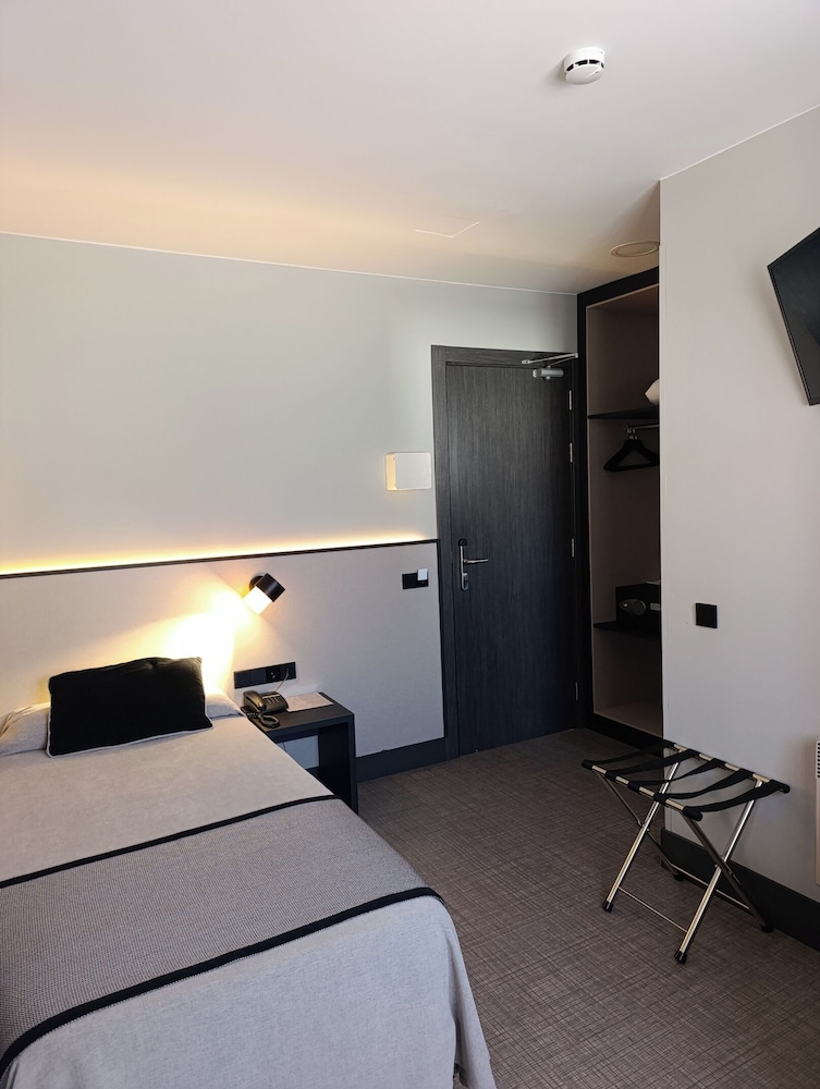 Hotel Esplugues 20/35