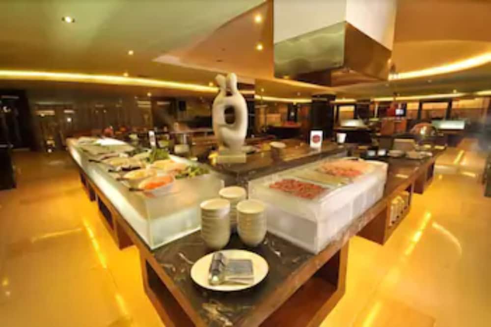 Golden Flower Hotel 35/49