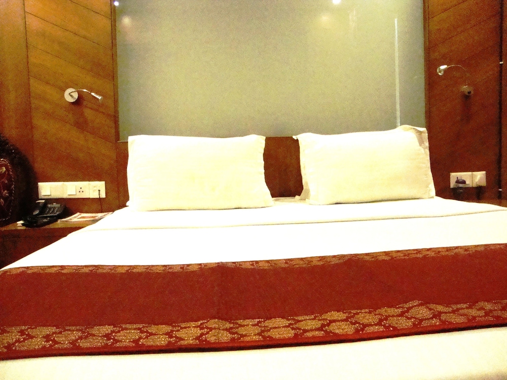 HOTEL EMARALD 13/27