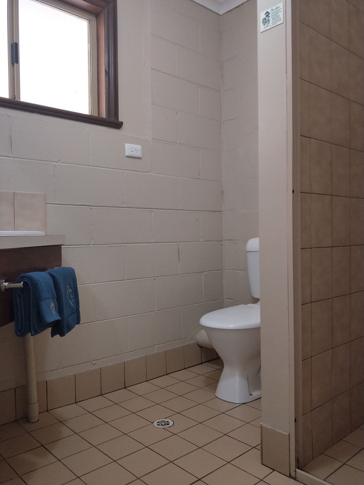 TWELVE APOSTLES MOTEL & COUNTRY RETREAT 49/50