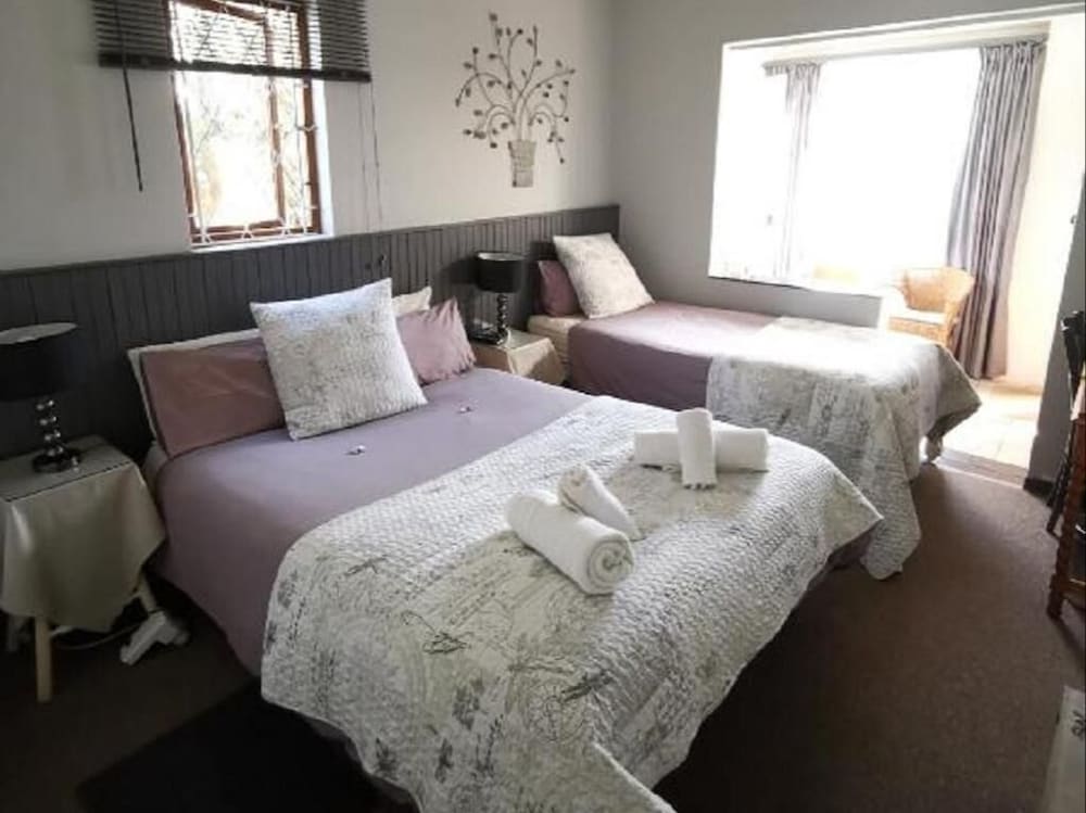 ROBIN, SINGLE, TWIN BEDS