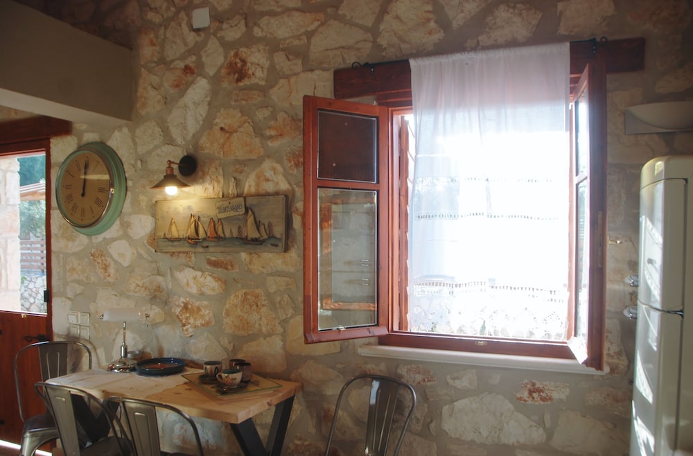 Alegria Villas 8/48
