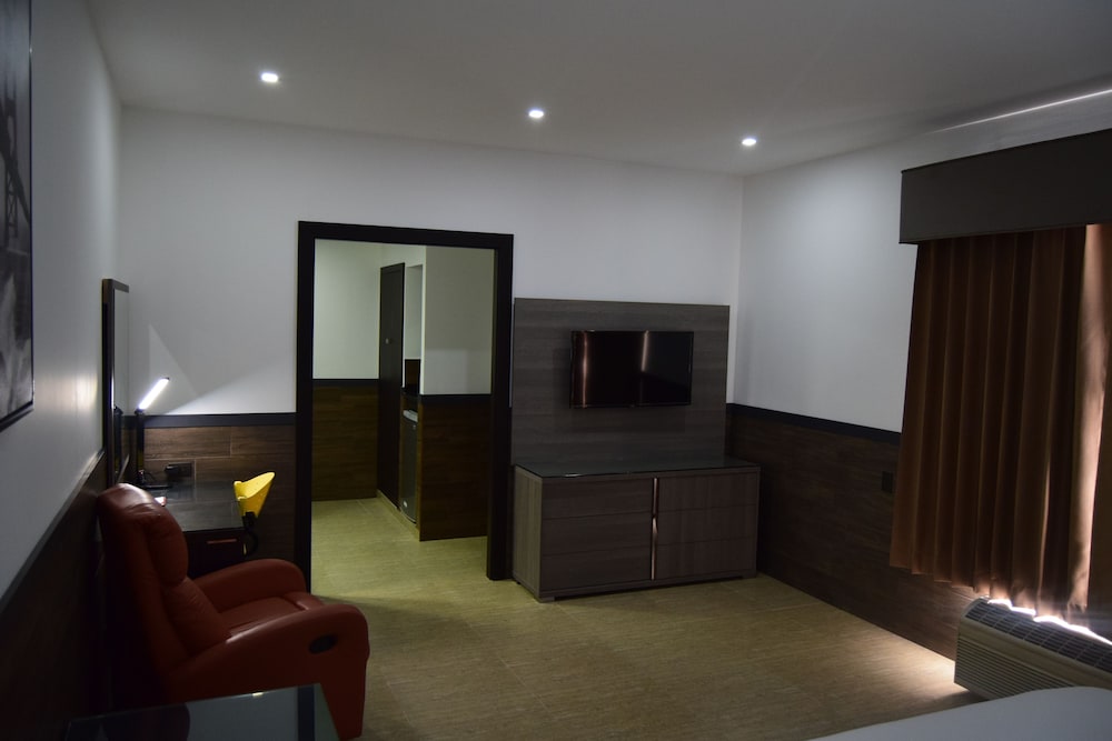 Beverly Hills: Hotel & Business 44/62