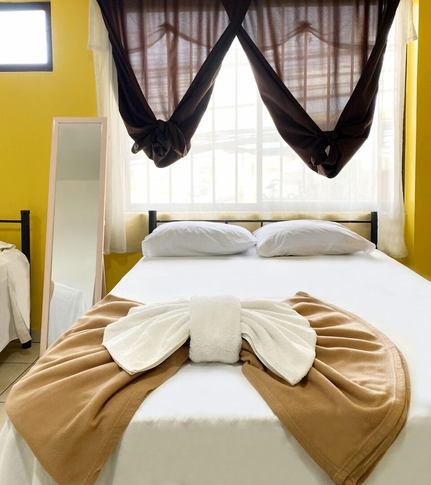 DELUXE, DOUBLE BED