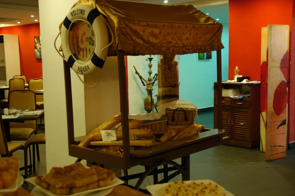 MINA HOTEL 12/65