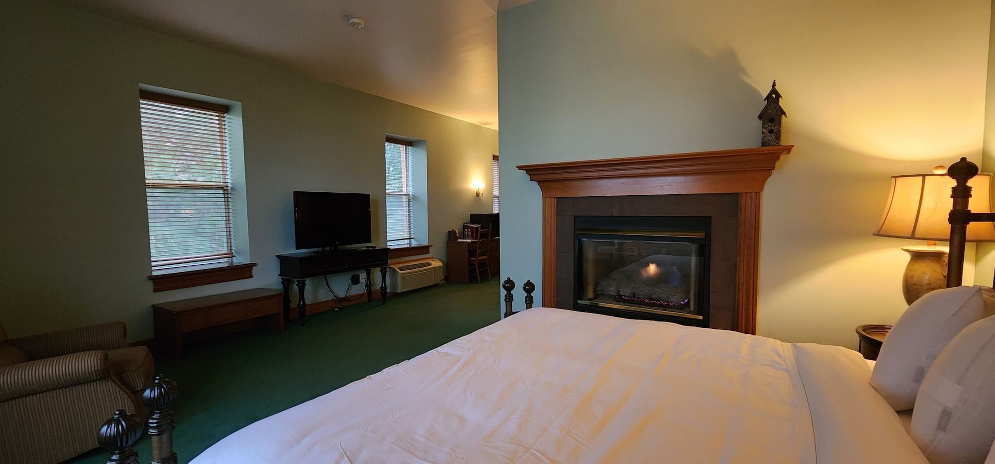 MASTER, SUITE, KING BED
