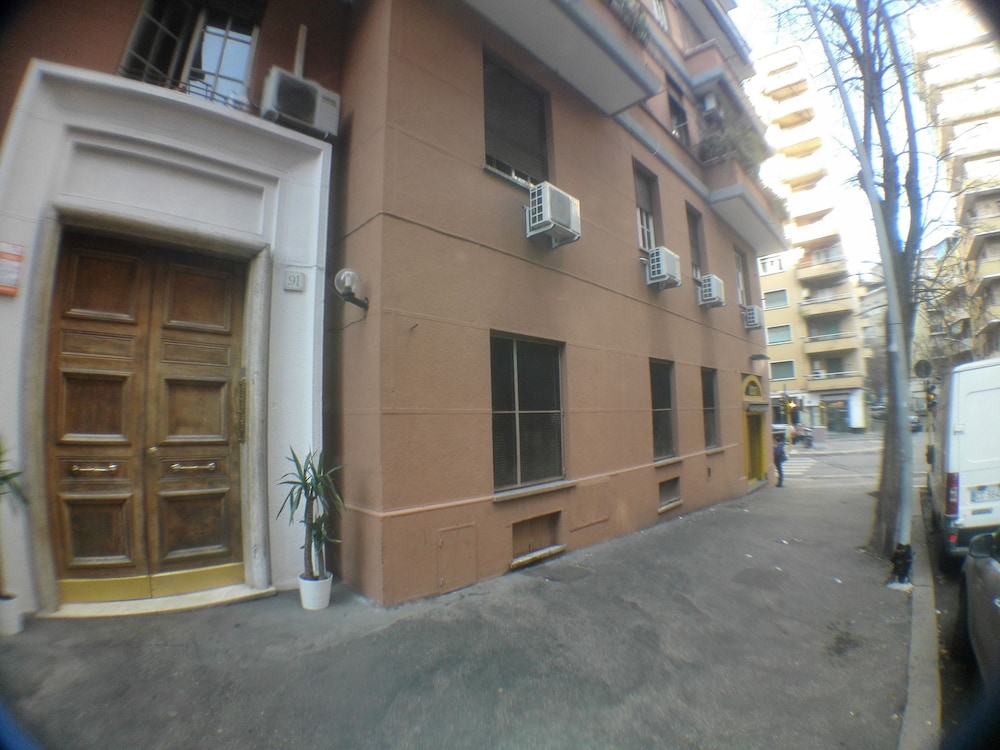 Gateway Residence 2/50