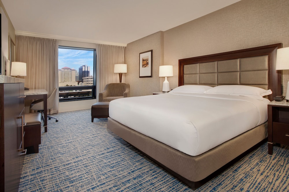 ROOM, KING BED