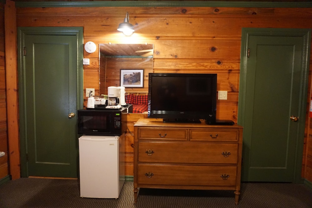 Shaver Lake Village Hotel 35/50