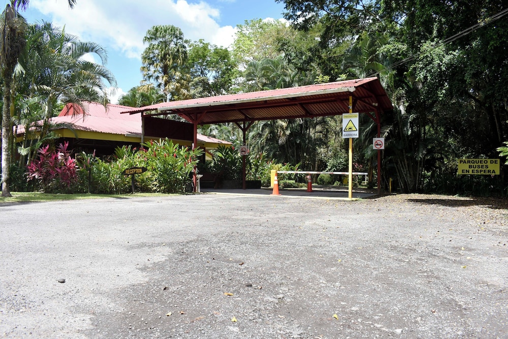 Arenal Country Inn 54/63