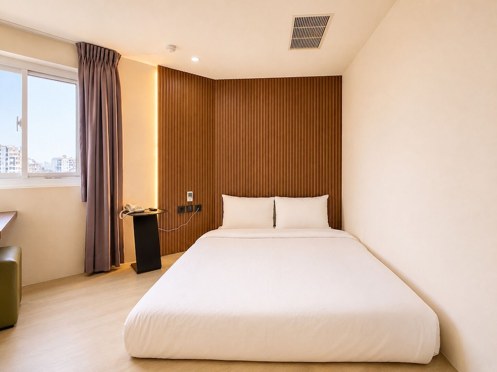 Ai-Lai Fashion Hotel 23/72