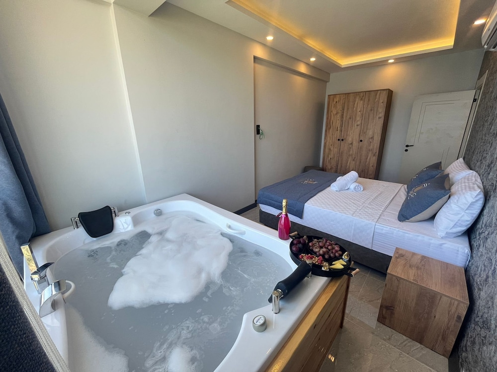 Class Premium Suit Hotel 9/34