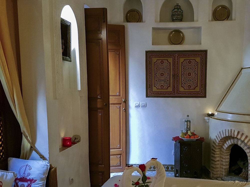 Riad Gallery 49 4/50