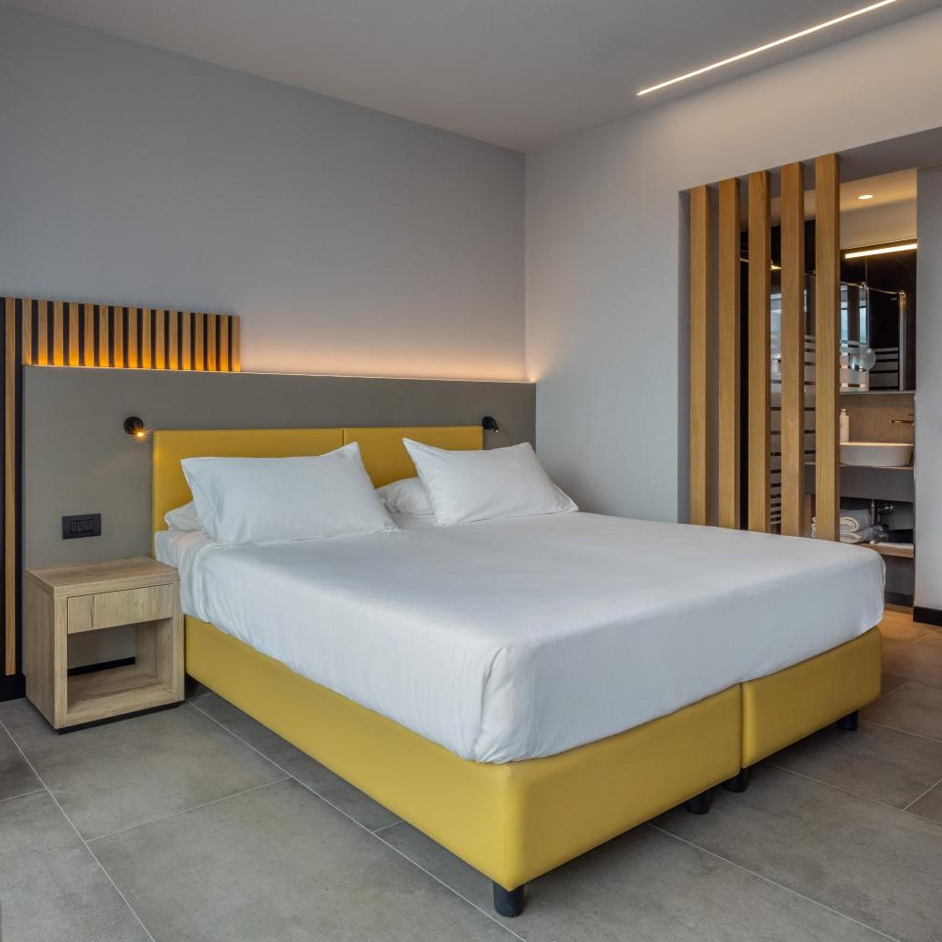 Deluxe, Double Bed, Lake View, Balcony