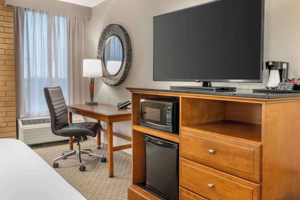 Drury Inn and Suites Champaign 42/50