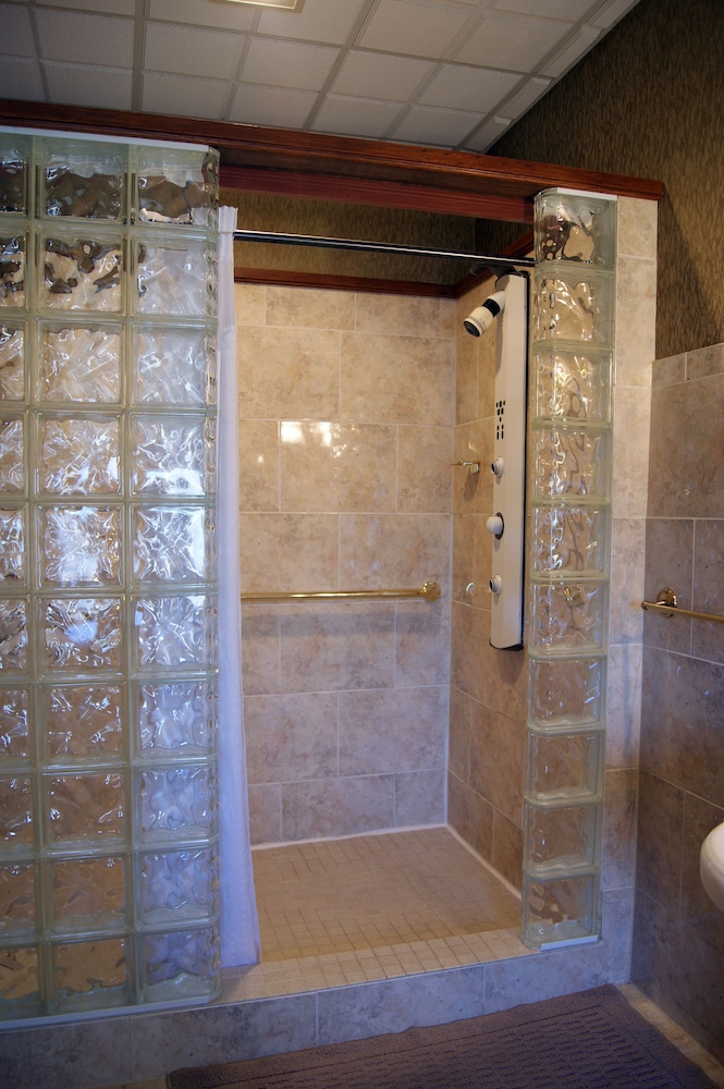 Altland House Inn and Suites 22/50