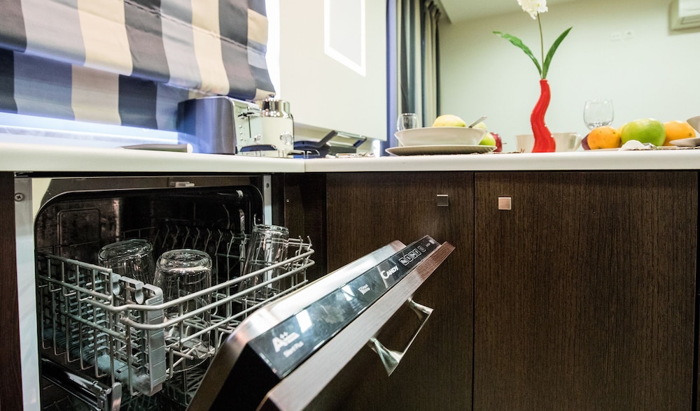 Rhodes Central Suite 20/38