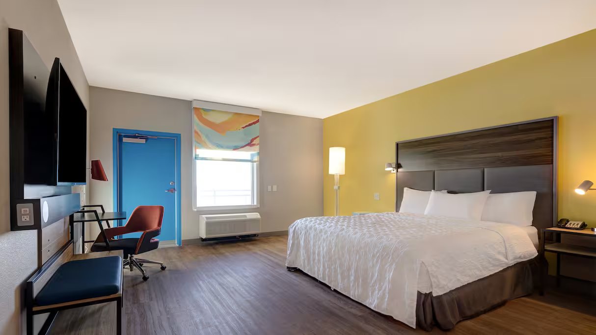 ROOM, KING BED, ACCESSIBLE