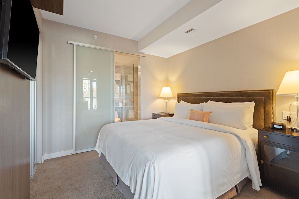 1 BEDROOM, SUITE, KING BED