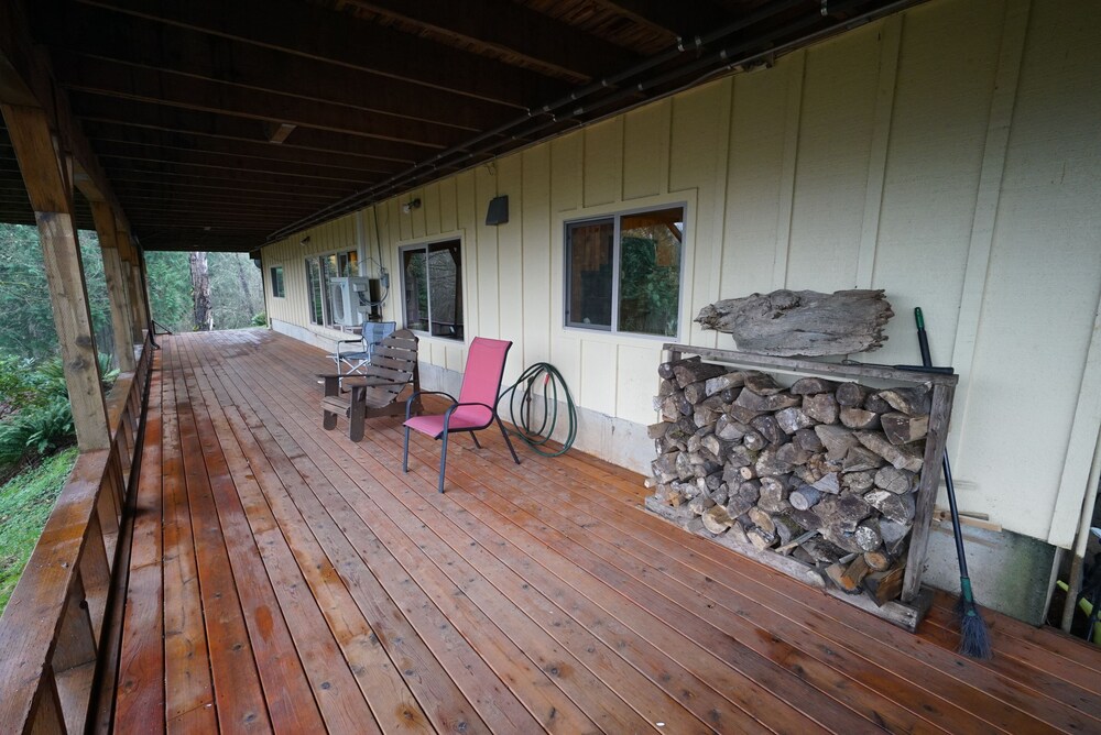 MapleRidge House: A BnB For All Seasons 11/50