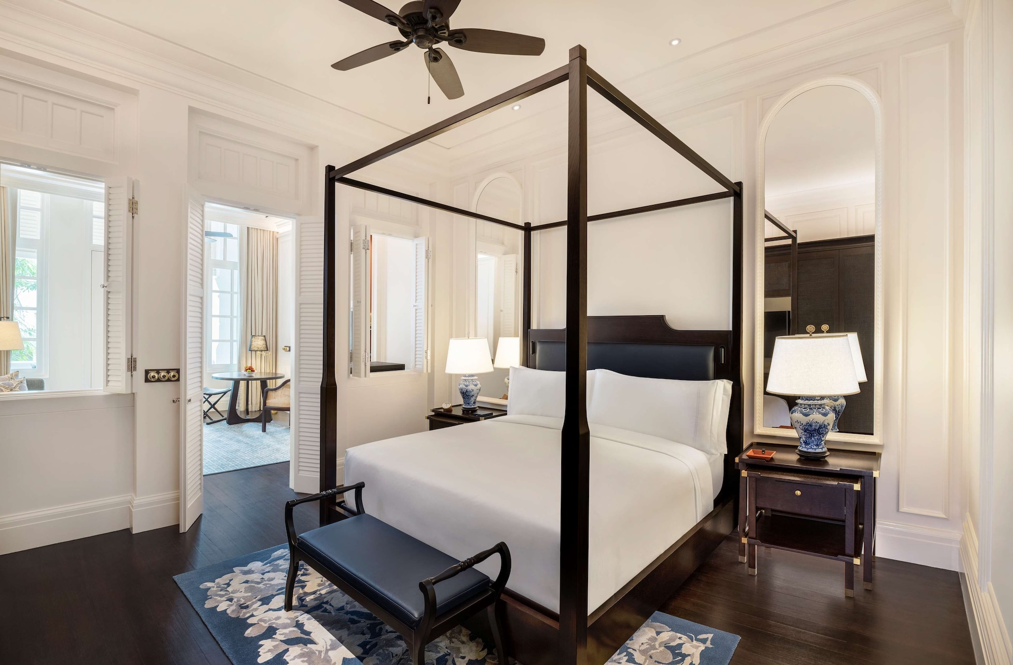 STATE, SUITE, KING BED