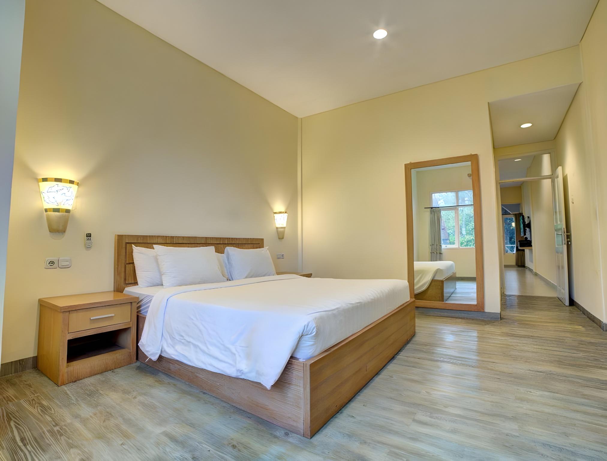 3 Bedrooms, Dolphin, King Bed
