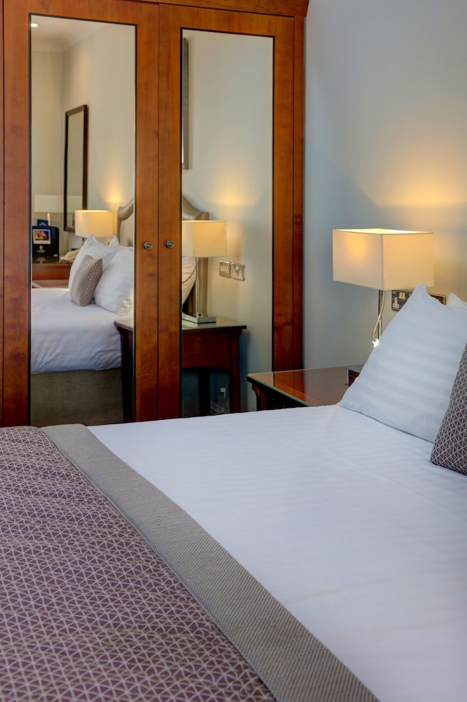 DELUXE, DOUBLE BED