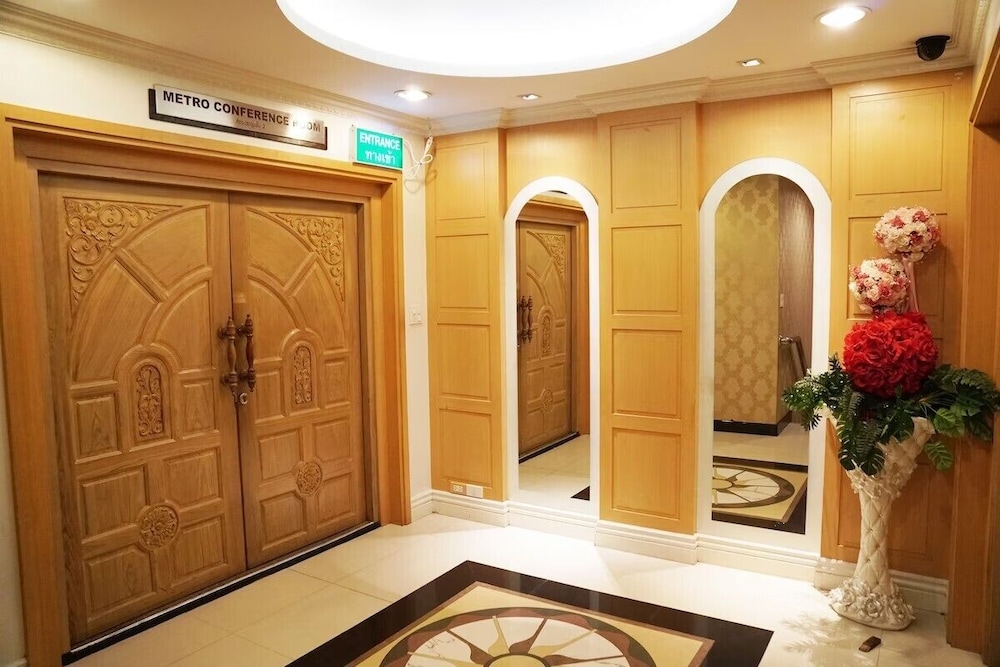 Metropoint Bangkok 8/80