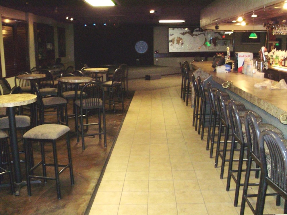 Trade Winds Central Inn 25/31