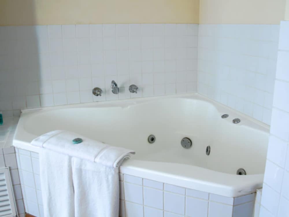 Ocean Beach Hotel 45/45