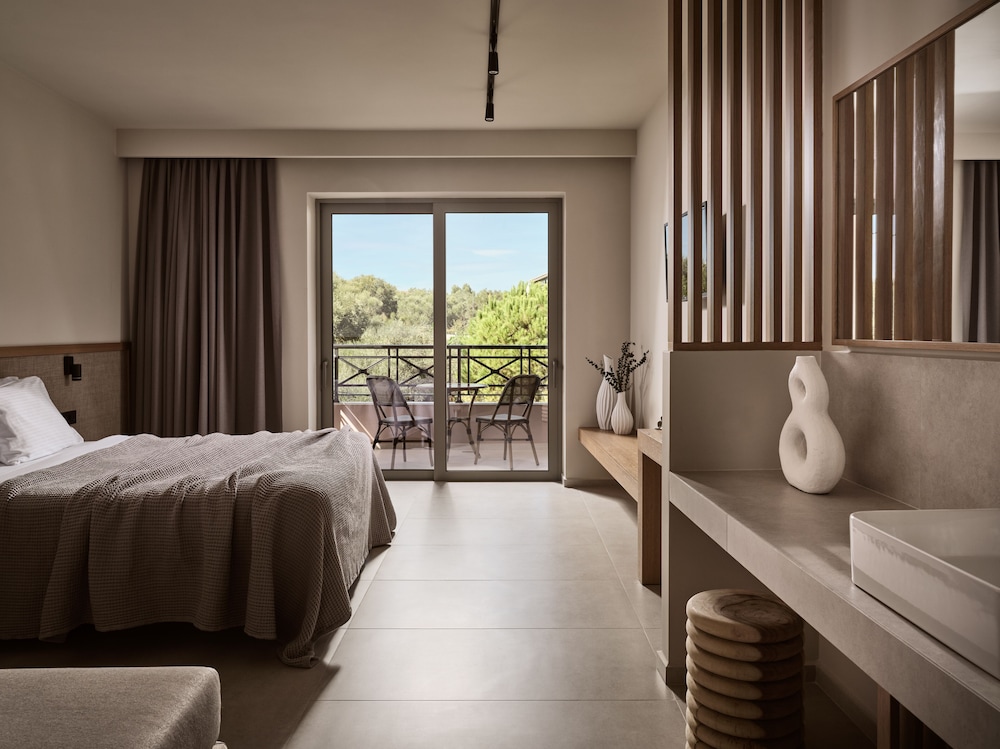 Alamis Apartments 16/50