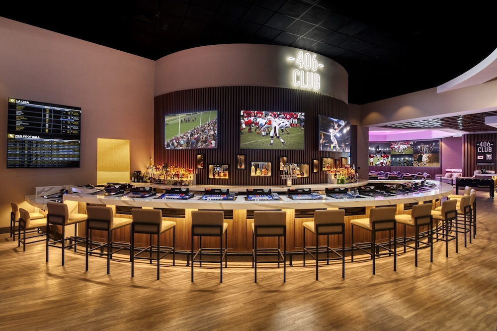 Harrah's Gulf Coast - A Caesars Rewards Destination 32/48