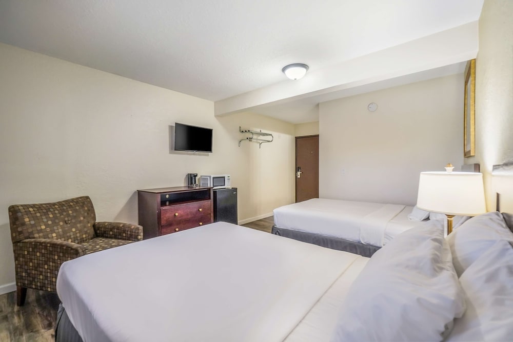 Americas Best Value Inn Marquette 14/46