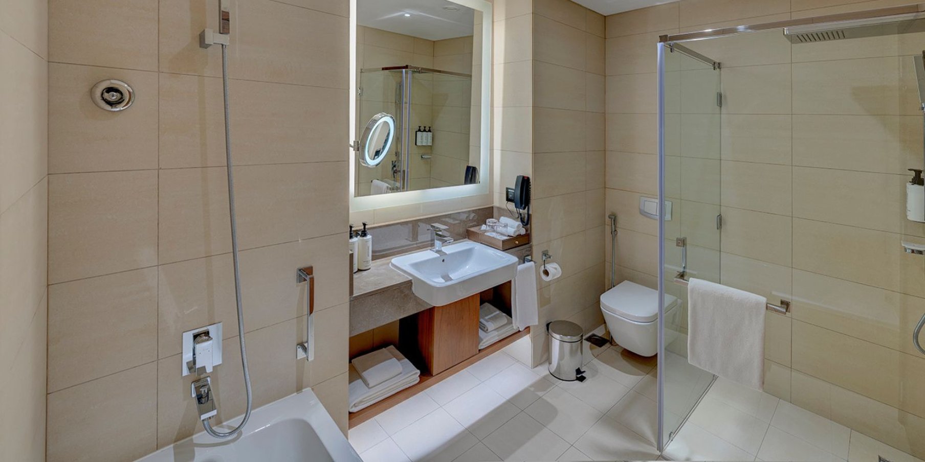 Crowne Plaza Muscat Oman Convention and Exhibition Centre (OCEC) 76/76