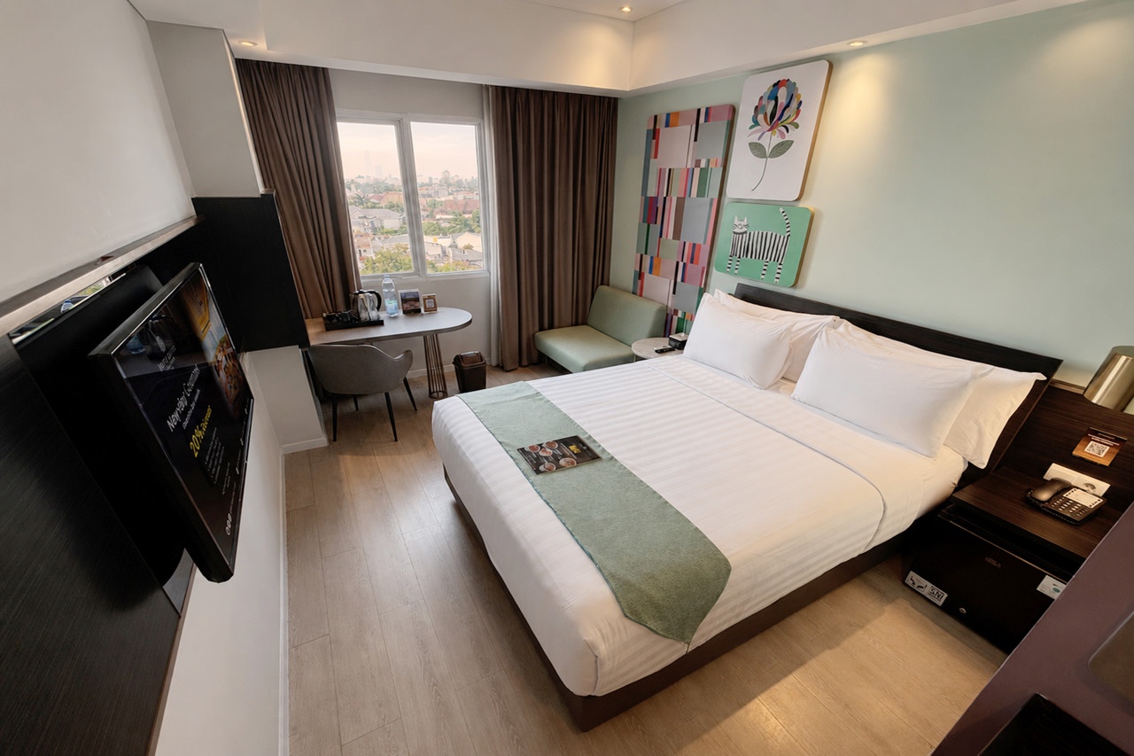Brits Hotel Puri Indah 12/40