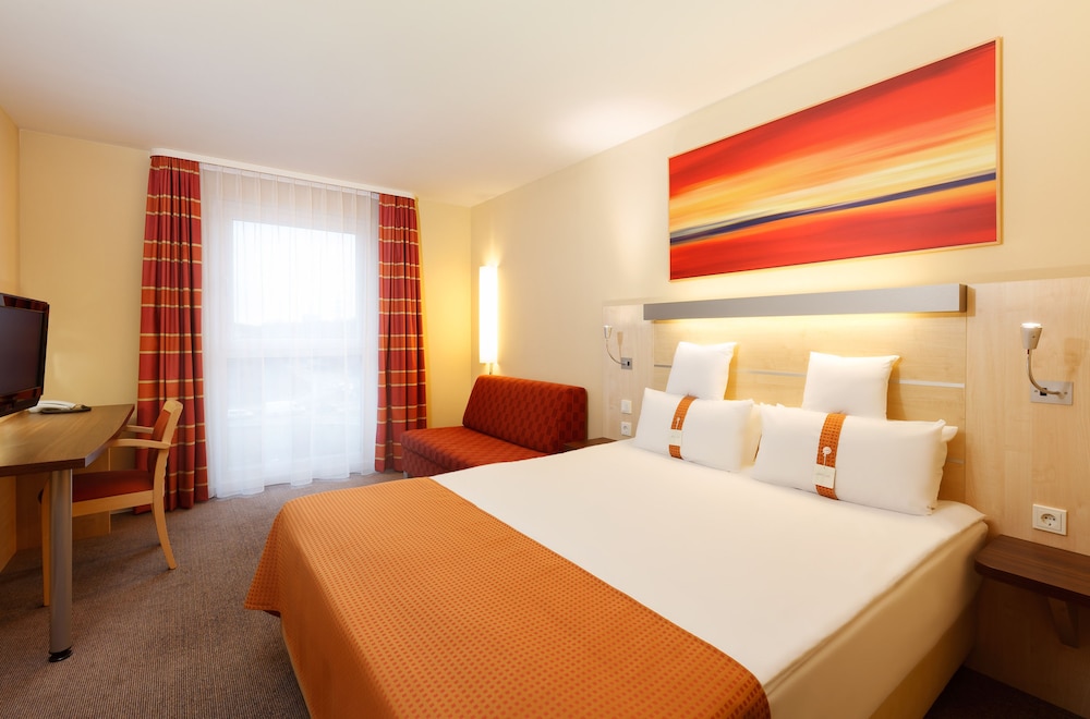 HOLIDAY INN EXPRESS NURNBERG SCHWABACH 24/79