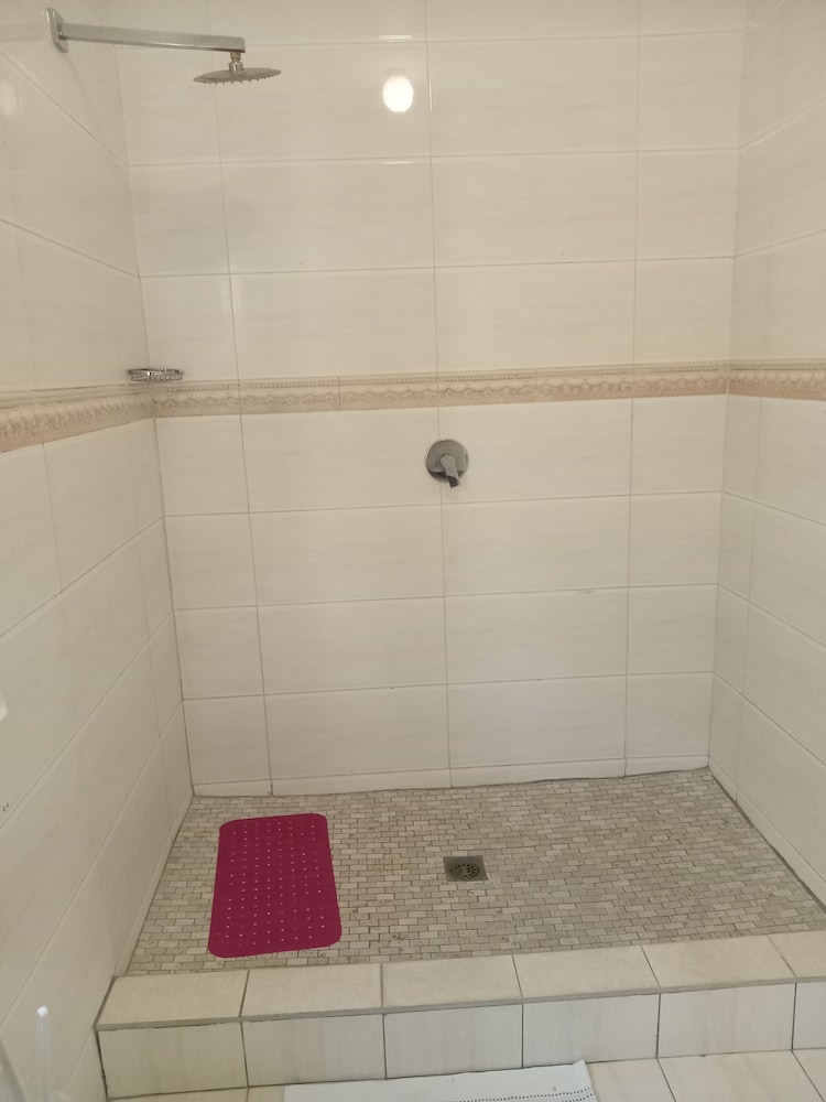 Staymorr Boutique Guest House 40/44