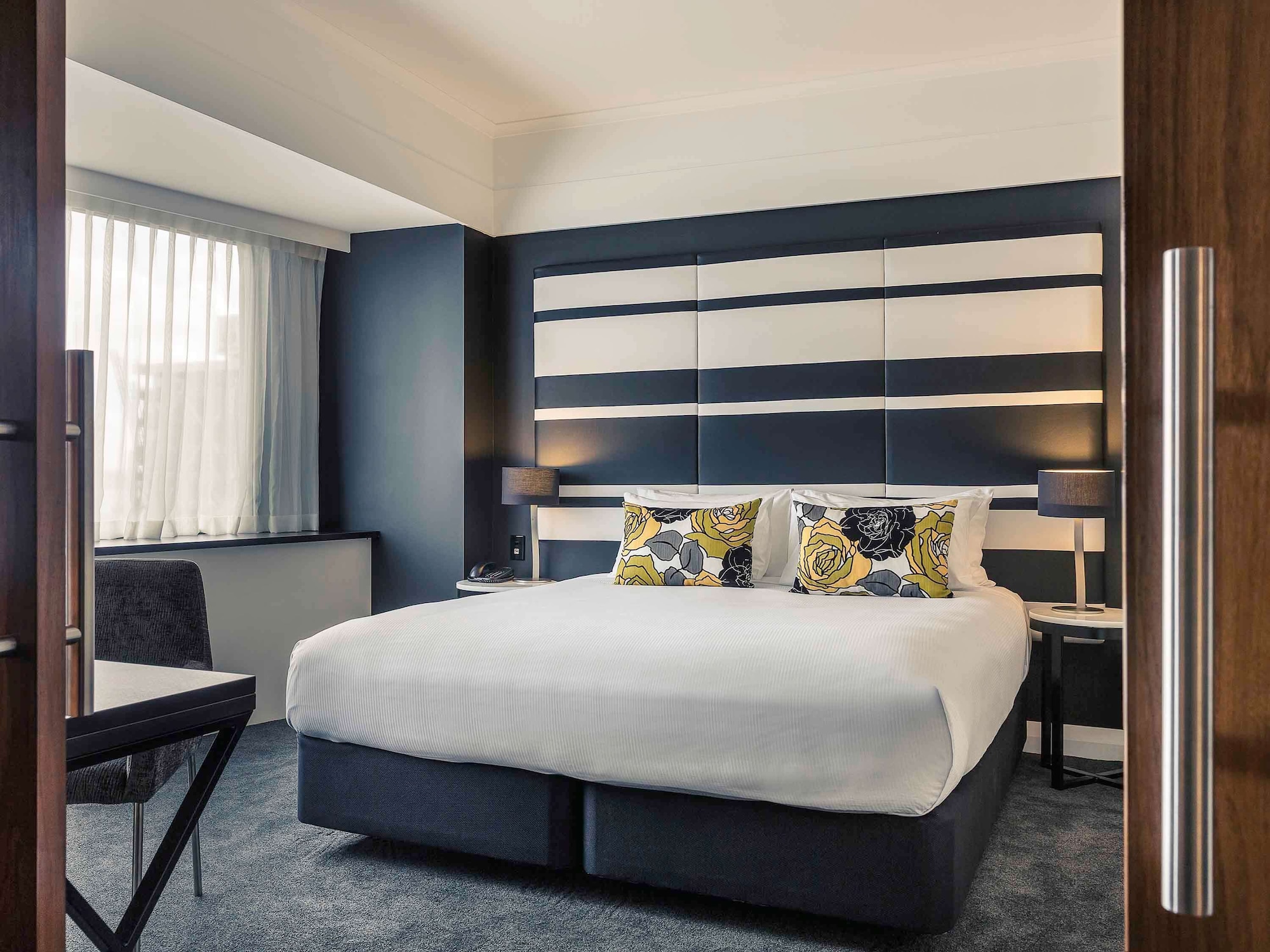 JUNIOR SUITE, KING BED