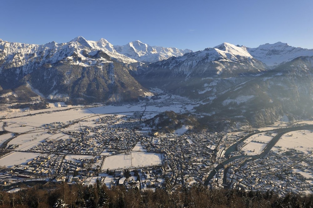 Chalet Swiss Hotel 43/50
