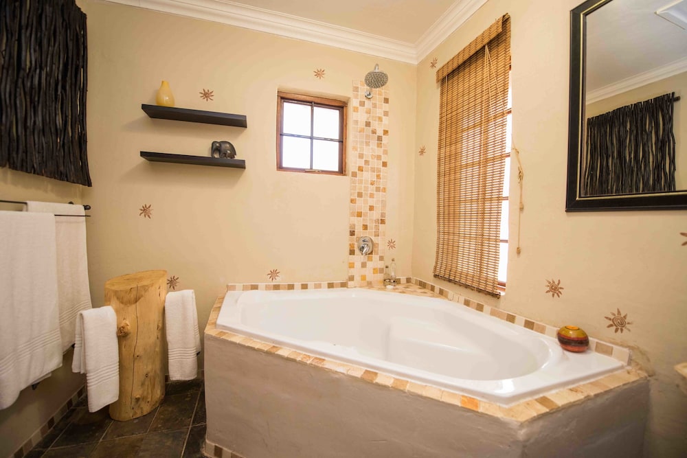 Mziki Safari Lodge 35/76