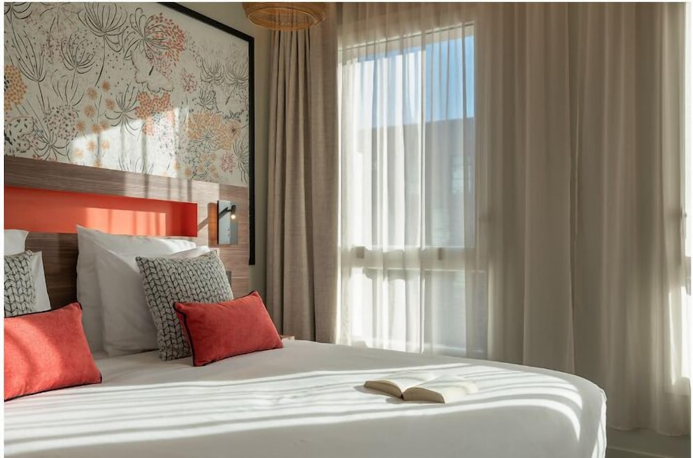 Mercure Acheres St Germain en Laye 16/50