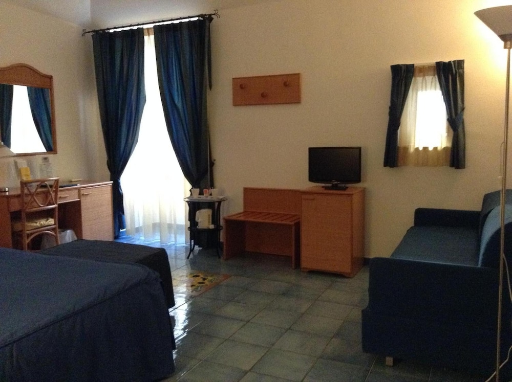 HOTEL FLORIDIANA 18/63