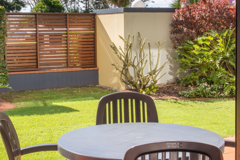 WINDWARD APARTMENTS 24/81