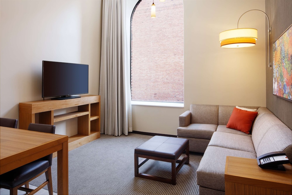 Hyatt Place Knoxville/Downtown 38/72