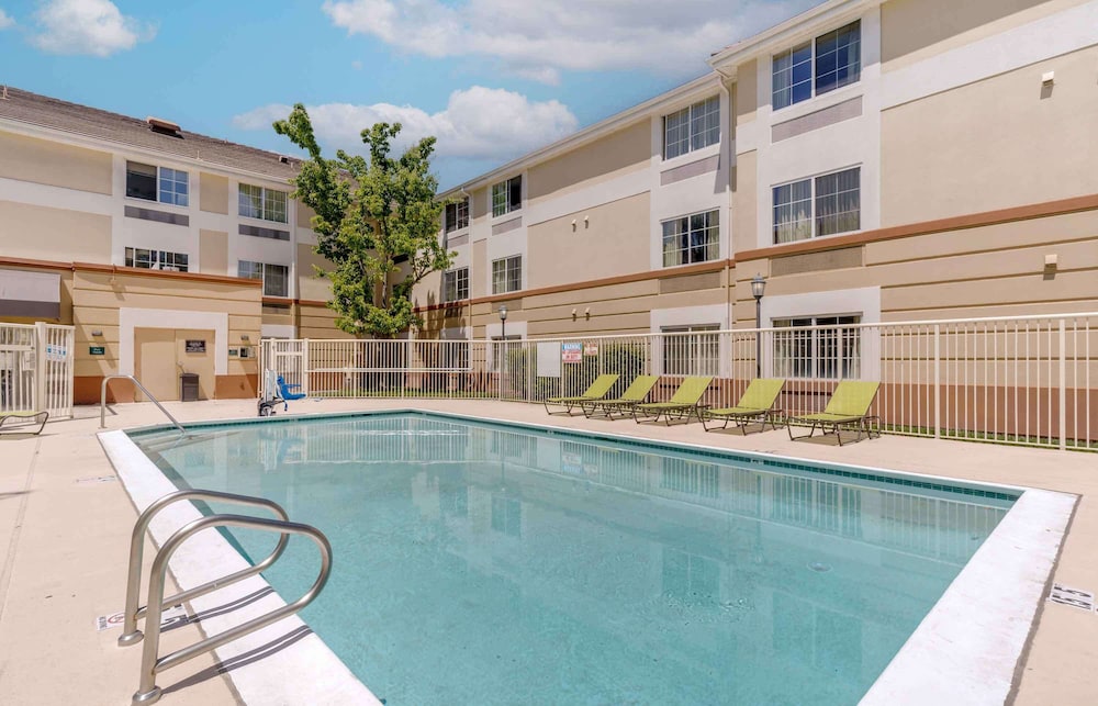 Extended Stay America Pleasanton - Chabot Drive 42/45