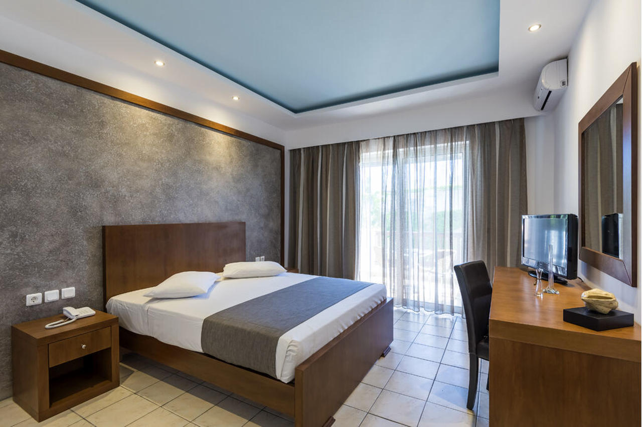 Gaia Royal Hotel 22/86