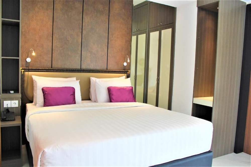 STUDIO, DOUBLE BED